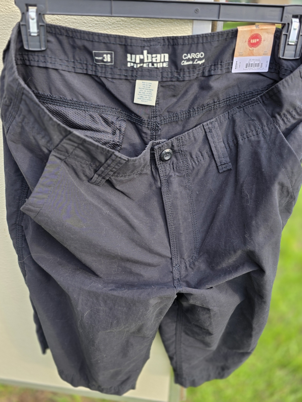 Urban Pipeline Men's Black Cargo Pants - Classic Fit